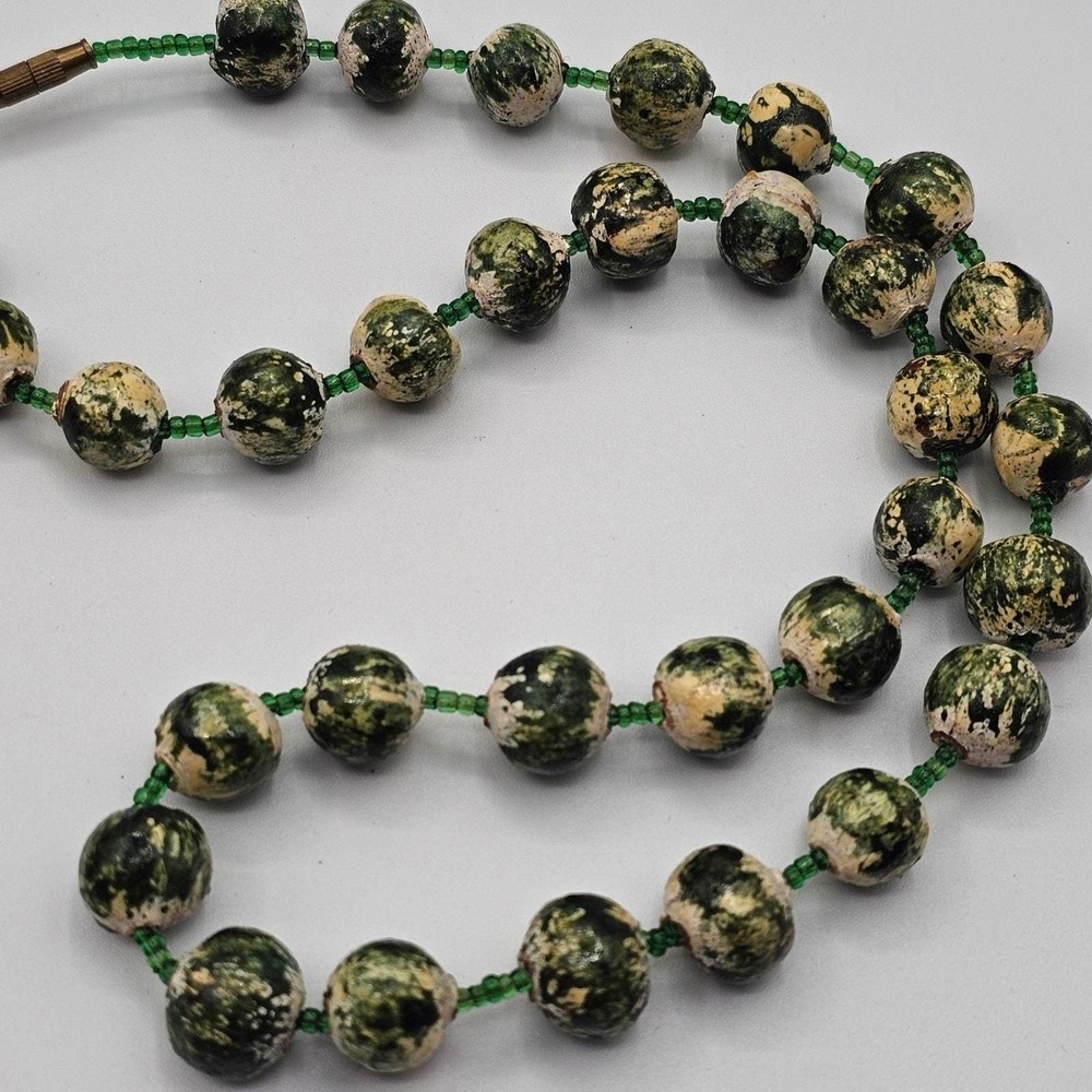 Vintage Bead Necklace Painted Green Marbled 21" Lightweight Boho Barrel Clasp‎